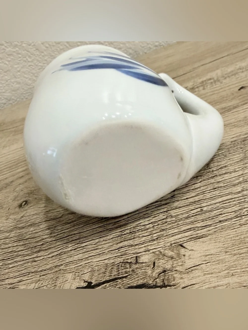 VTG  Takahashi Japan Swan Handle Coffee Tea Mug White Blue Ceramic Cottagecore